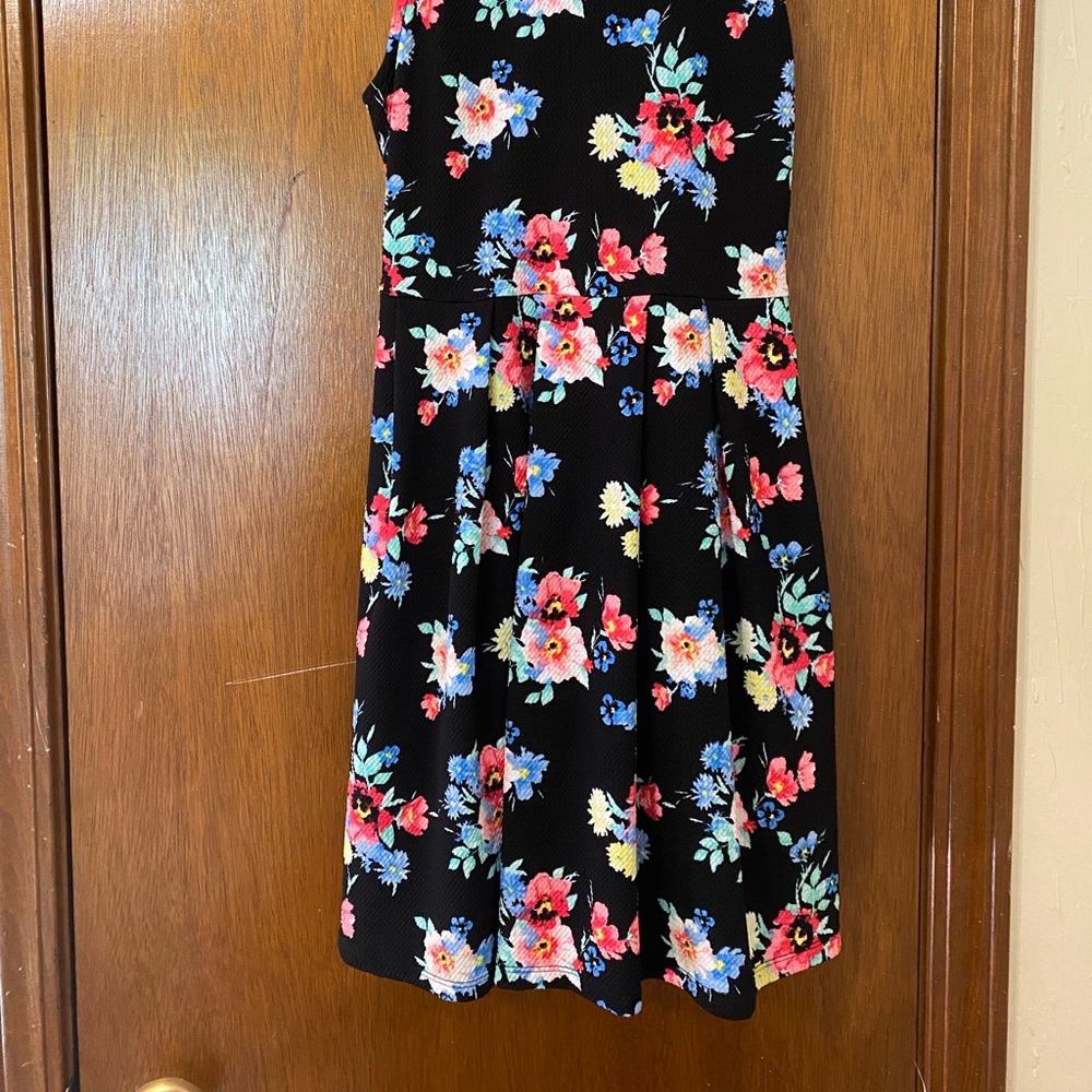 Dress - Picture 2 of 4